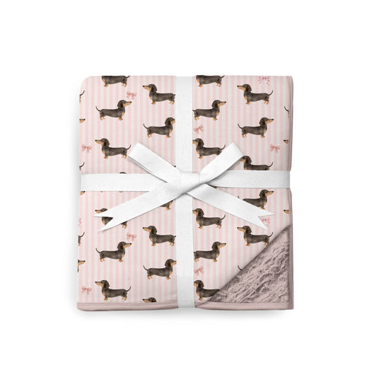 Doxie Daydreams Pink Cozy Plush Blanket **PreOrder**